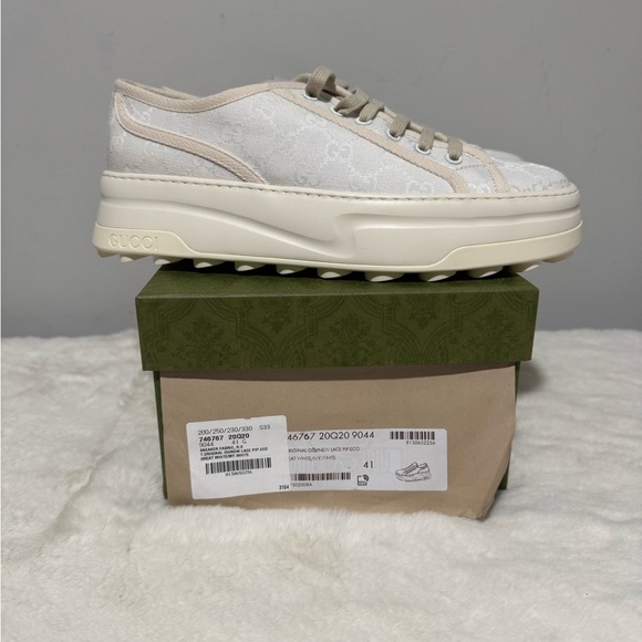 Gucci Women's Cream and White Sneakers - Picture 7 of 7